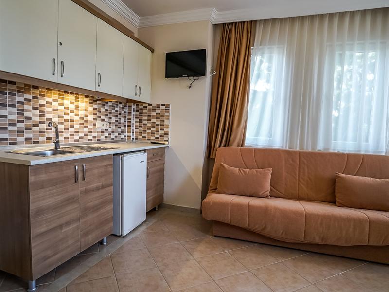 Cats Catty Garden Hotel