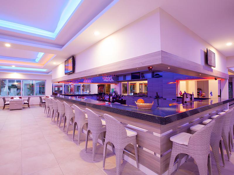 Cats Catty Garden Hotel