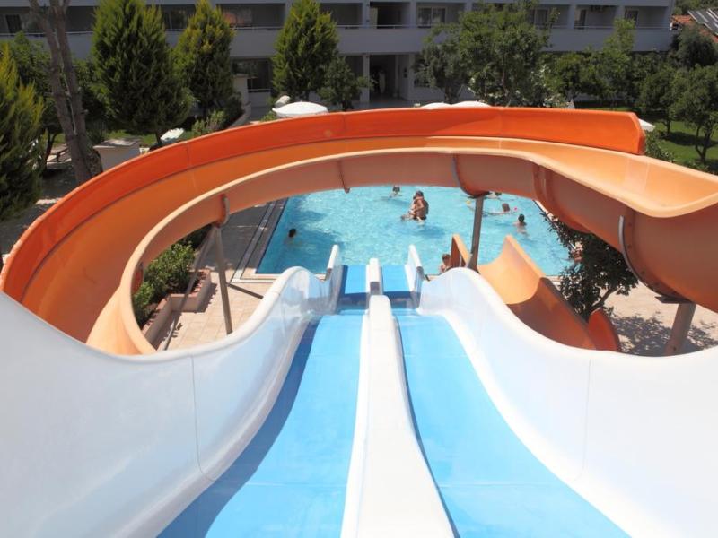 Cats Catty Garden Hotel