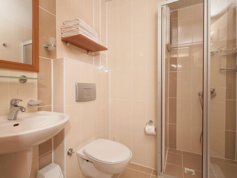 Cats Catty Garden Hotel