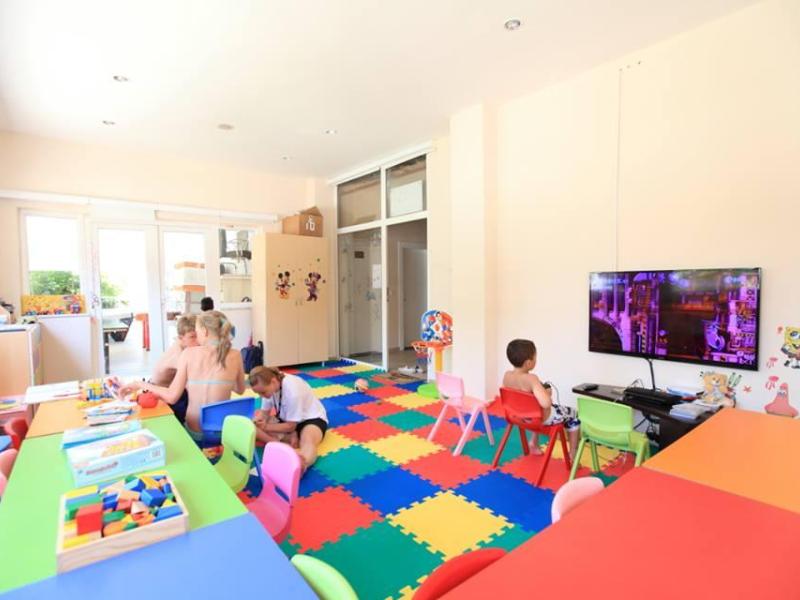 Cats Catty Garden Hotel