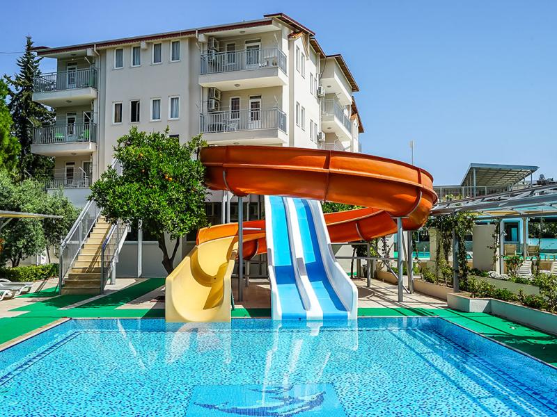 Cats Catty Garden Hotel