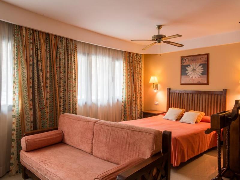 El Galeon Aparthotel