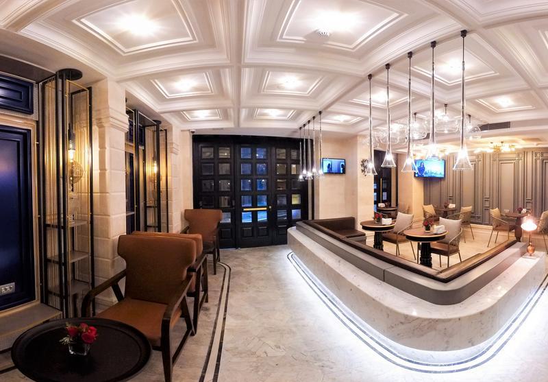 Maroon Hotel Tomtom