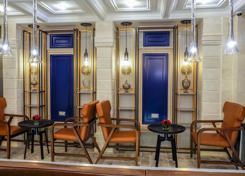Maroon Hotel Tomtom