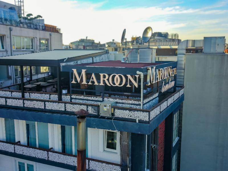 Maroon Hotel Tomtom
