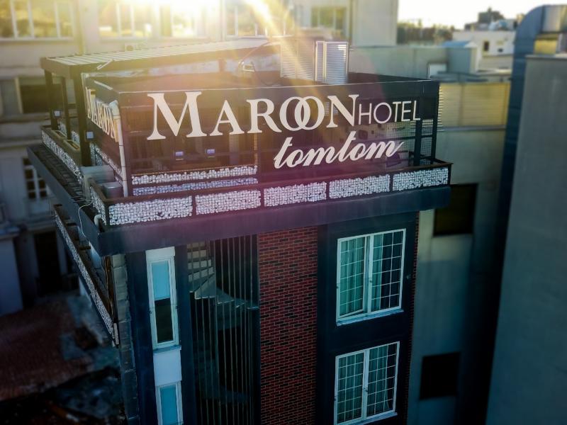 Maroon Hotel Tomtom