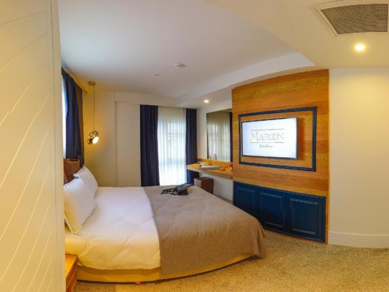 Maroon Hotel Tomtom