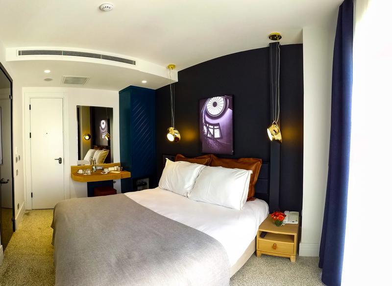 Maroon Hotel Tomtom