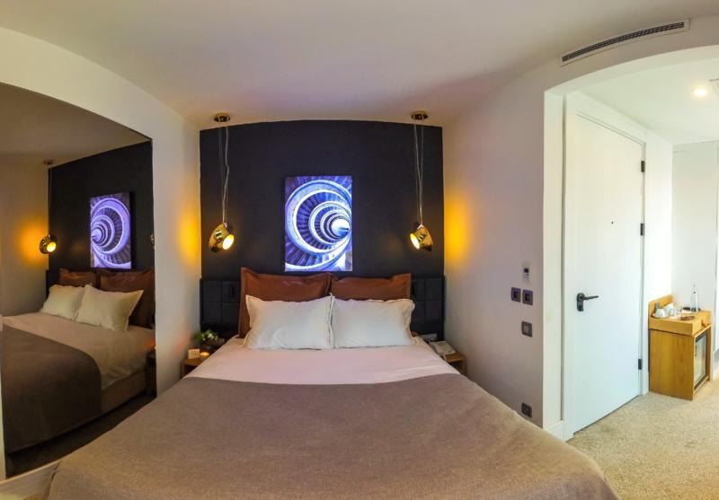 Maroon Hotel Tomtom