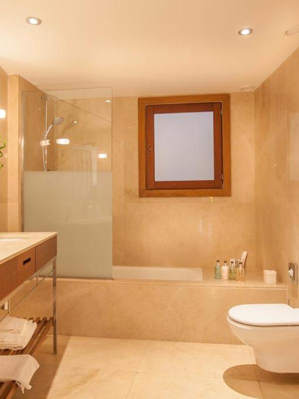 Petit Palace Hotel Tres