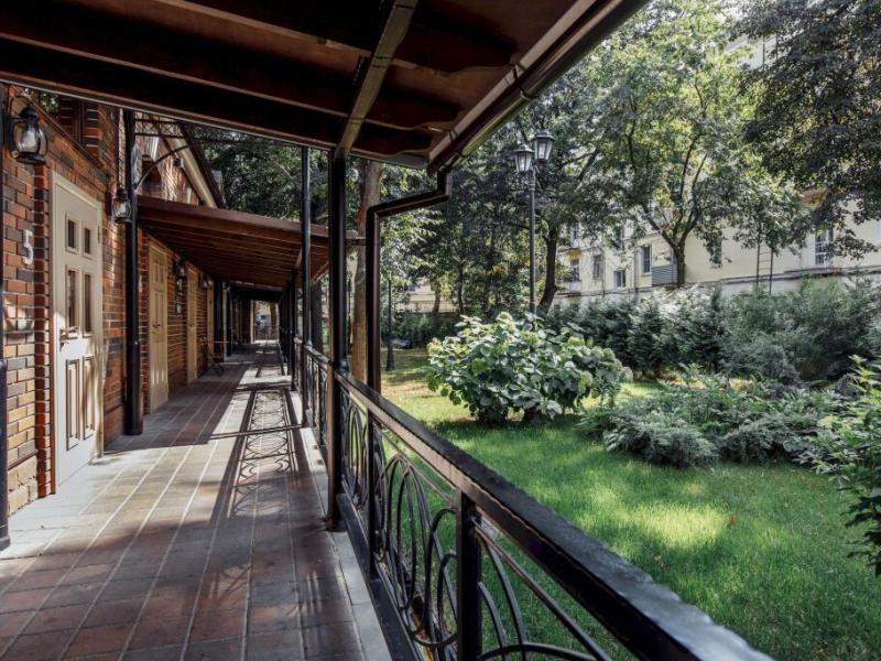 11 Hotel & Garden