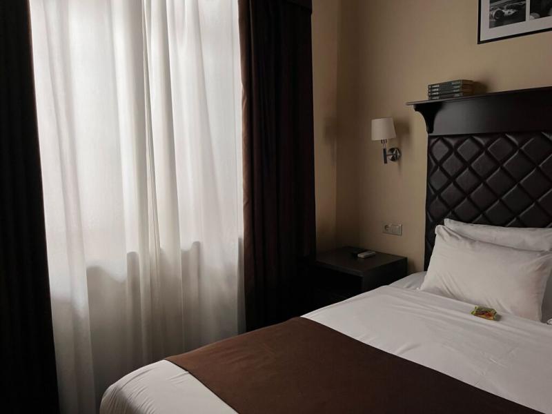 11 Hotel & Garden