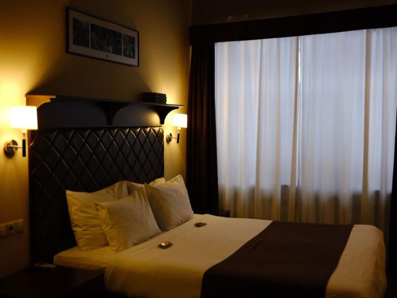 11 Hotel & Garden