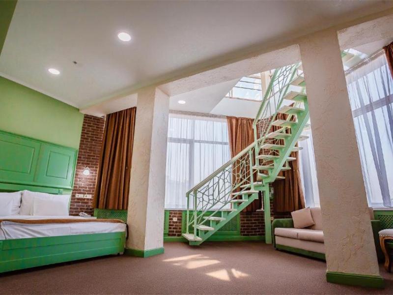 Grand Sapphire Hotel