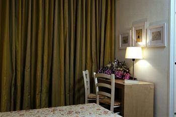 Dizengoff Suites