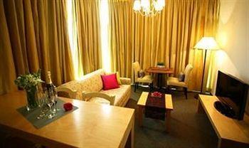 Dizengoff Suites