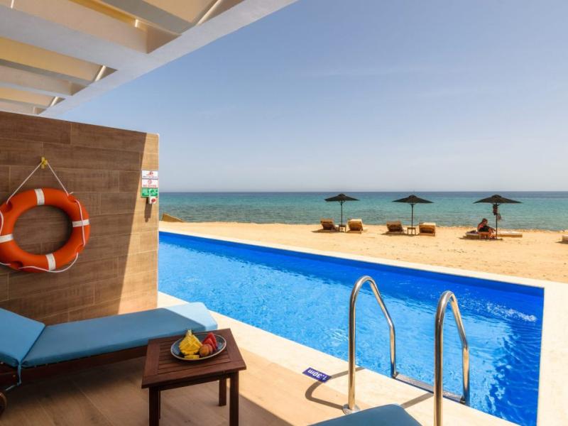 Cavo Orient Beach Hotel