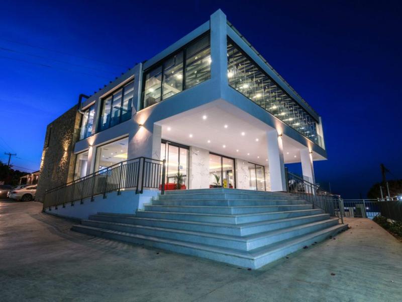 Cavo Orient Beach Hotel