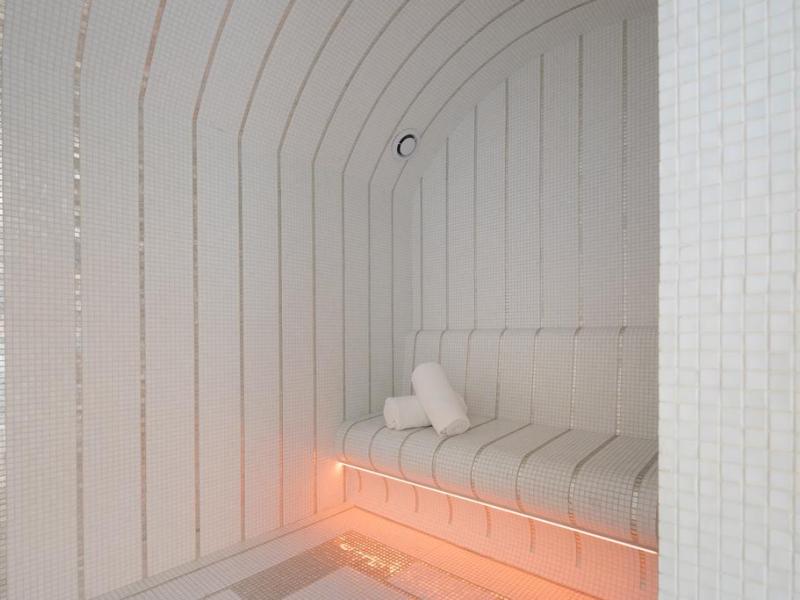 Hotel Dress Code & Spa