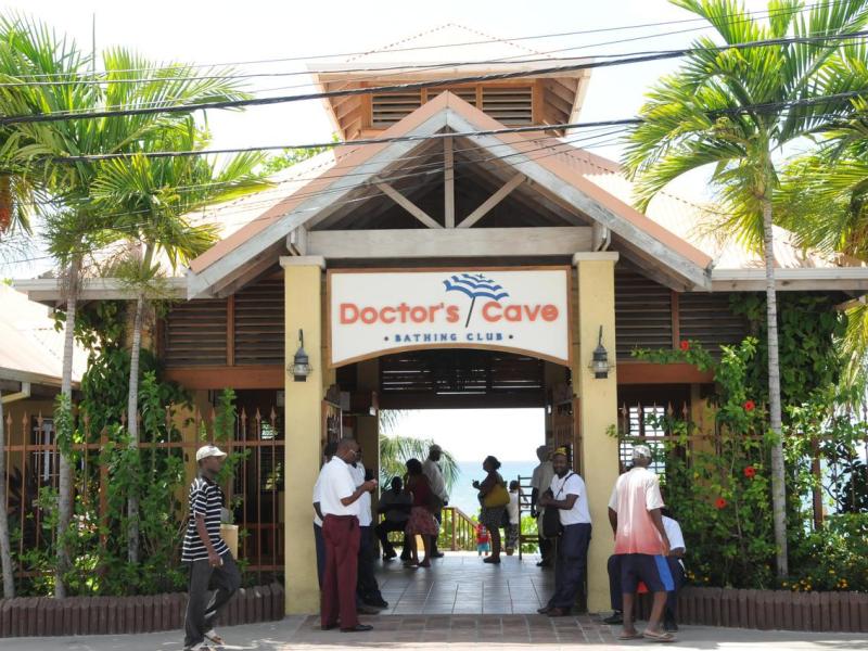Doctors Cave Beach