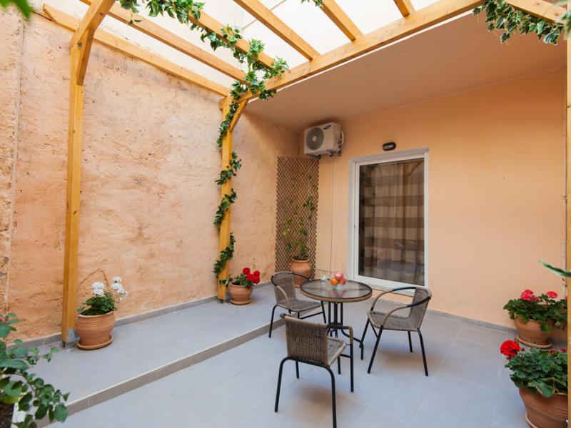 Castello Apartments Panormo