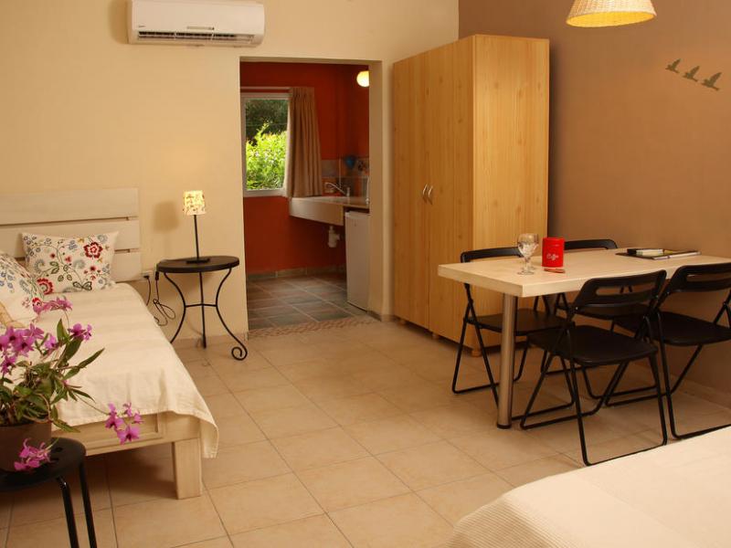 Shaar Hagolan Kibbutz Country Lodging