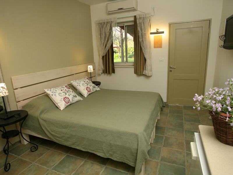 Shaar Hagolan Kibbutz Country Lodging