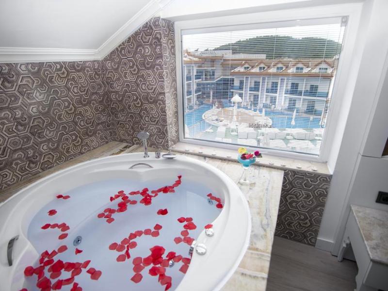 Ocean Blue High Class Hotel