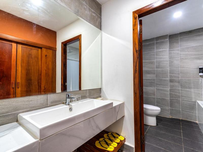 Phoenix Sea View Hotel