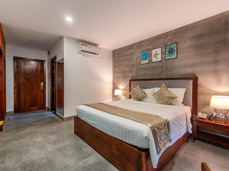 Phoenix Sea View Hotel