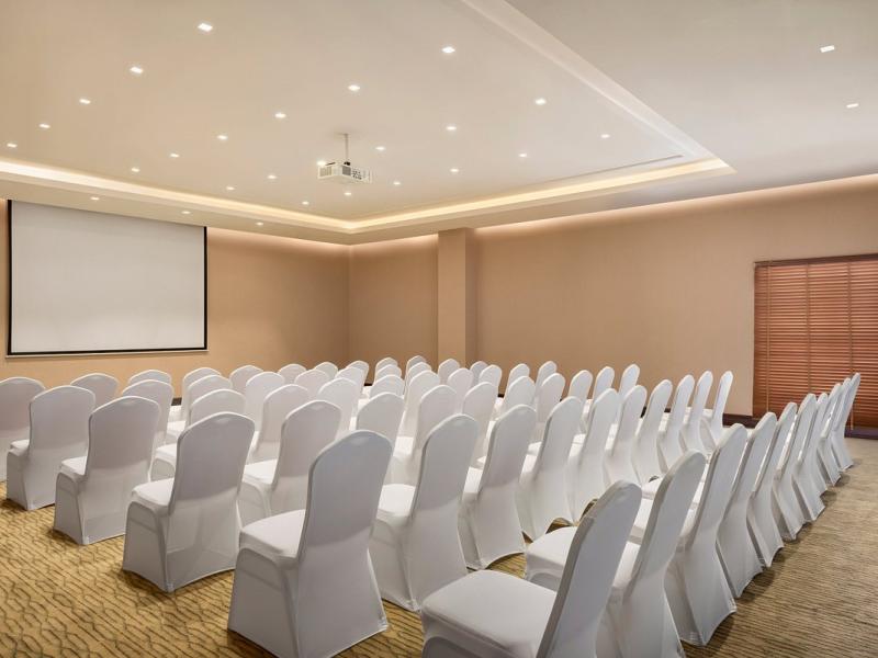 Radisson Hotel Muscat Panorama