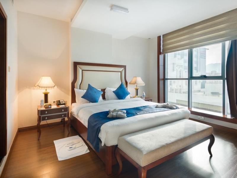 Golden Tulip Headington Ruwi