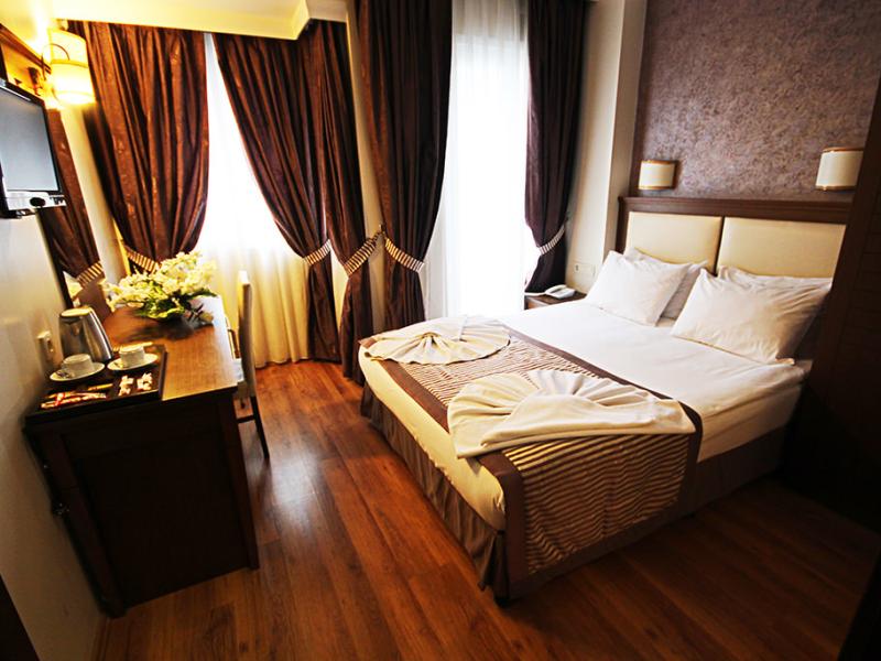 Aristocrat Hotel