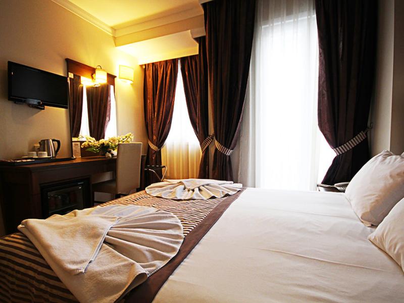 Aristocrat Hotel