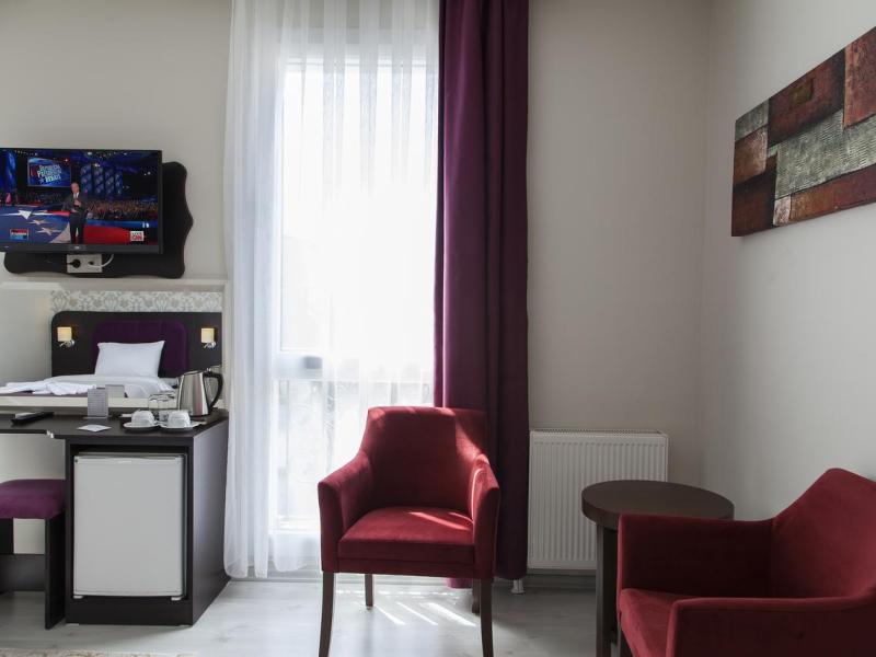 Niconya Port Suites & Hotel
