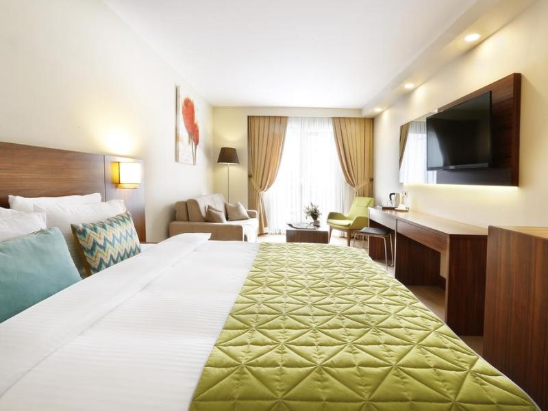 The White Orient Hotel