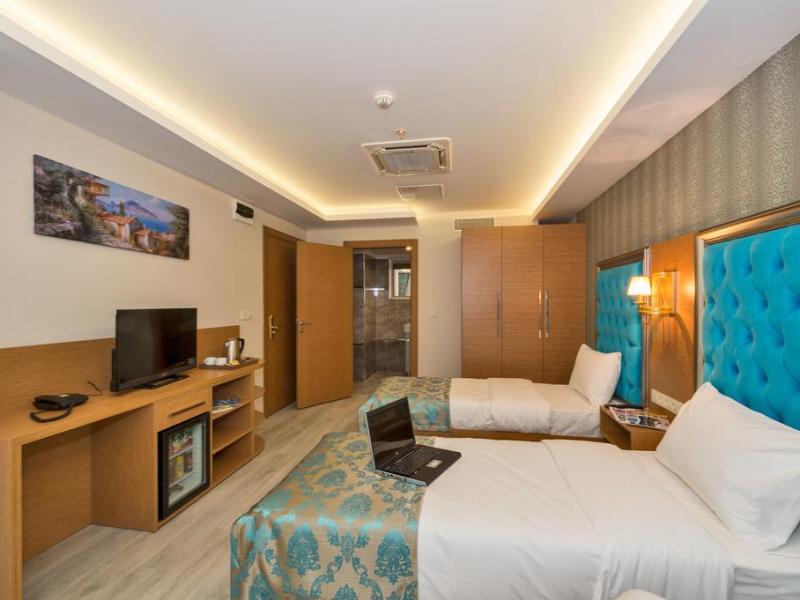 Grand Palace Hotel