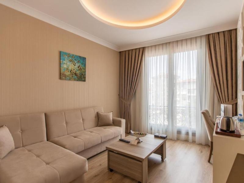 The Grand Mira Hotel