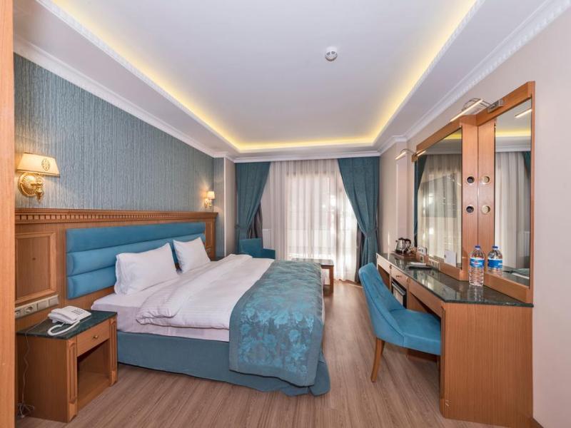 Magnaura House Hotel