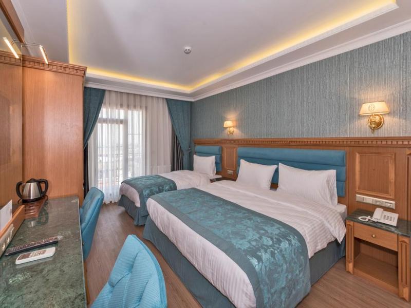 Magnaura House Hotel