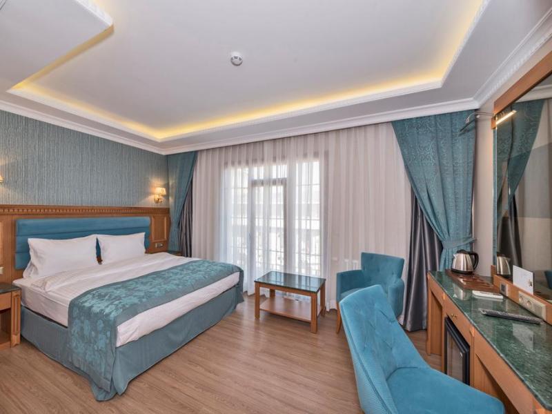 Magnaura House Hotel