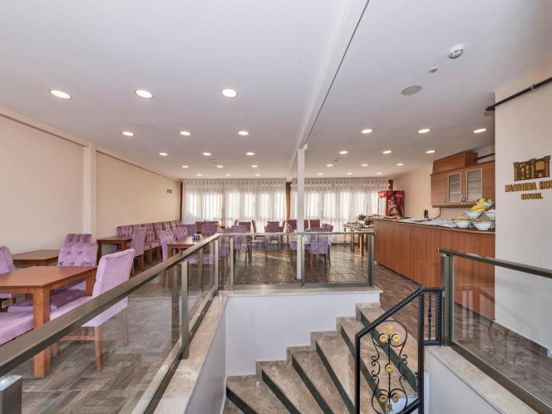 Magnaura House Hotel