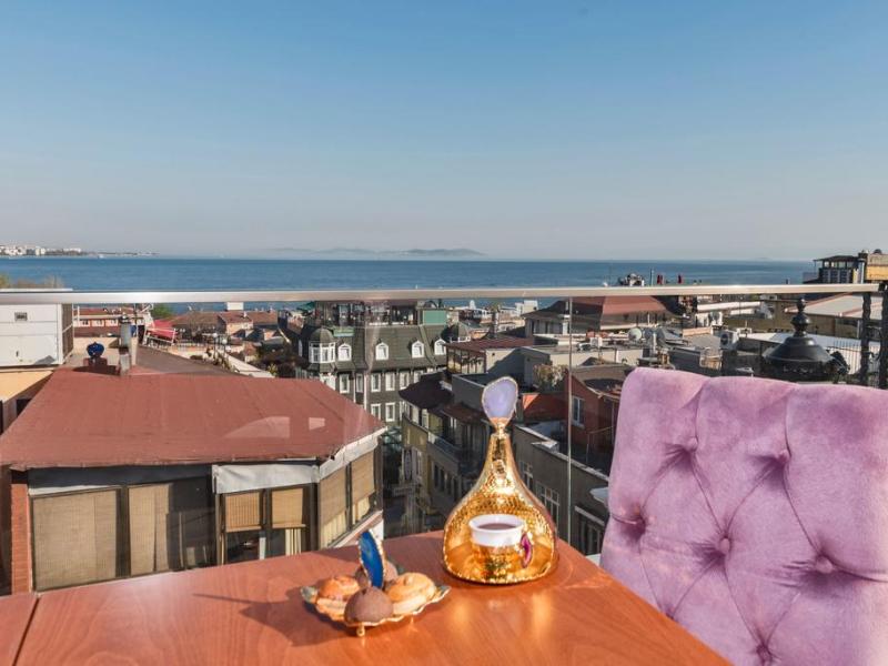 Magnaura House Hotel