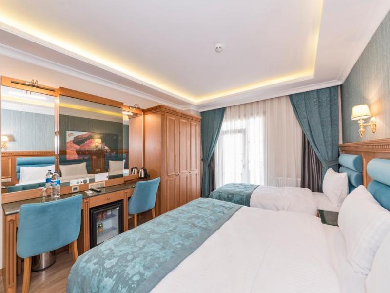 Magnaura House Hotel