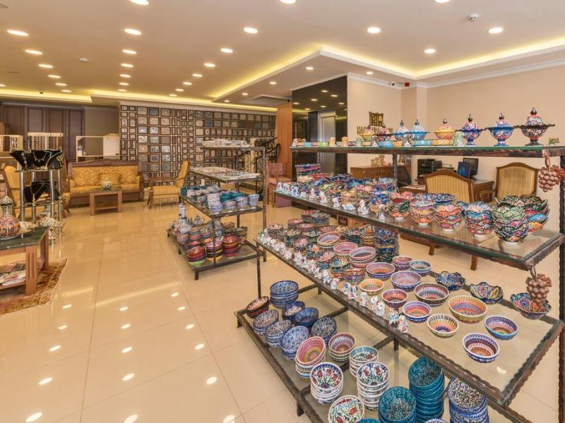 Magnaura House Hotel
