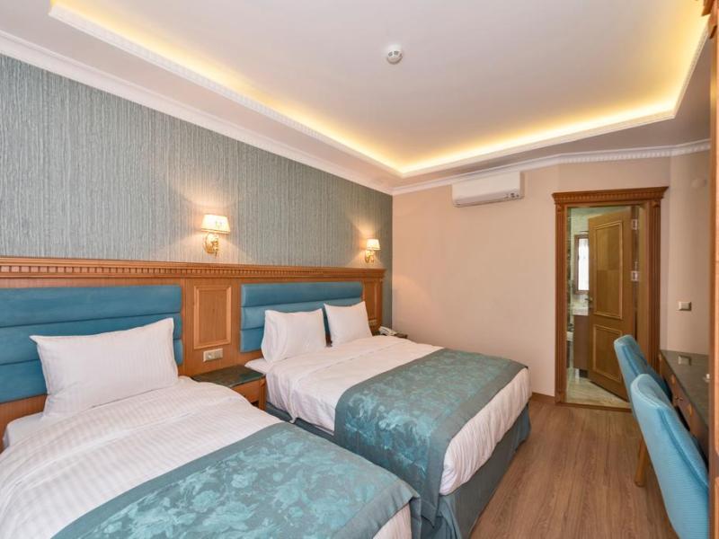Magnaura House Hotel
