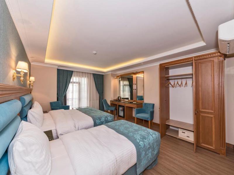 Magnaura House Hotel