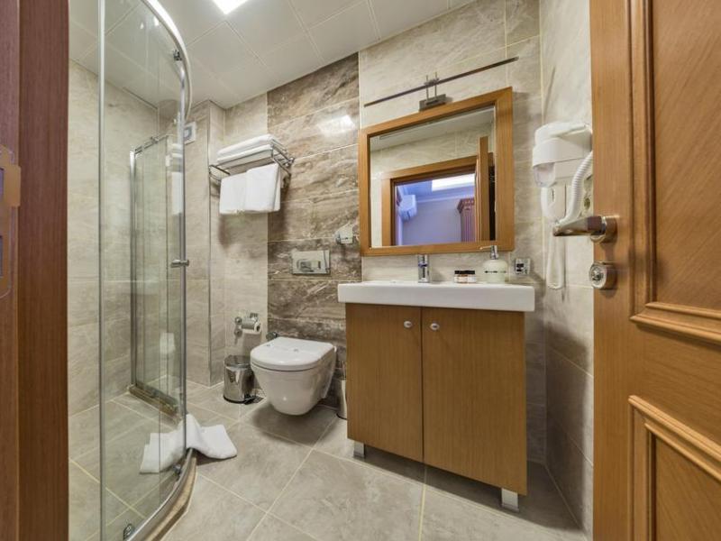 Magnaura House Hotel