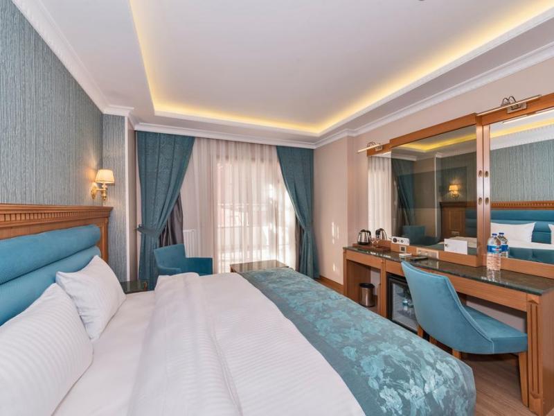 Magnaura House Hotel